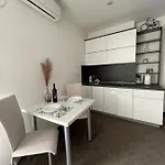 & Zaad Free Private Parking Apartment *