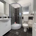 & Zaad Free Private Parking Apartment *