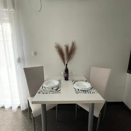 & Zaad Free Private Parking *