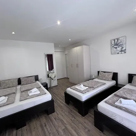 & Zaad Free Private Parking *