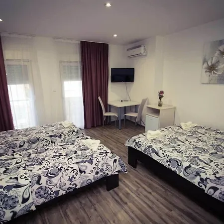 & Zaad Free Private Parking *